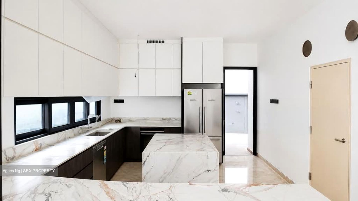 Dix Road (D19), Terrace #602916431